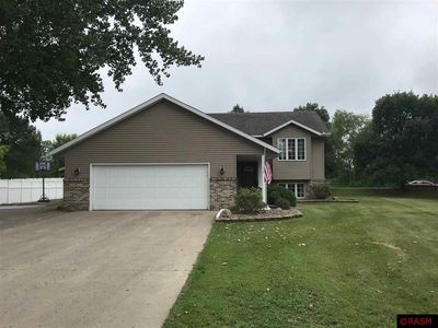 304 Falcon Dr, Mankato, MN, 56001