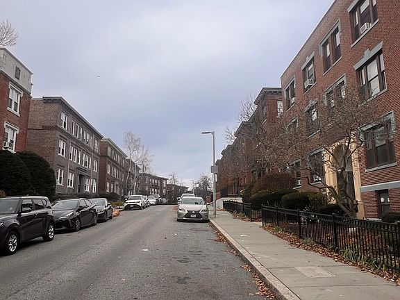 3rd image of 15 Park Vale Ave APT 3