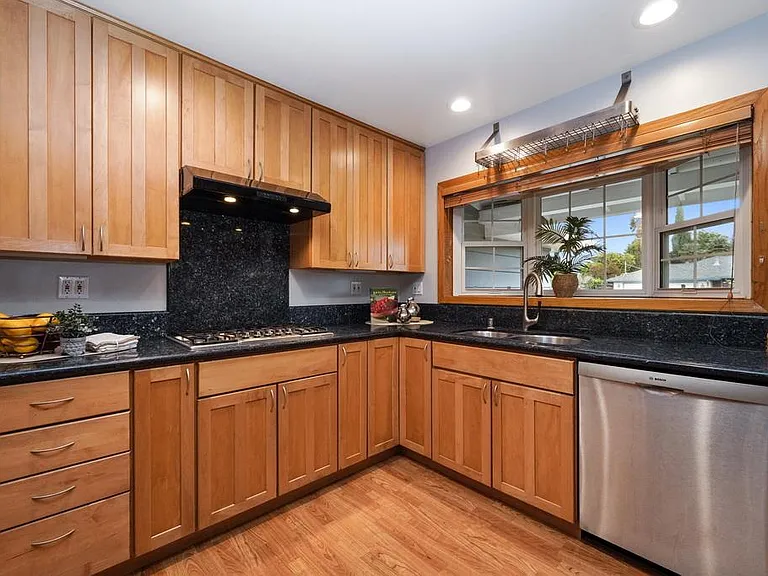 4511 Richmond Ave — Photo 3