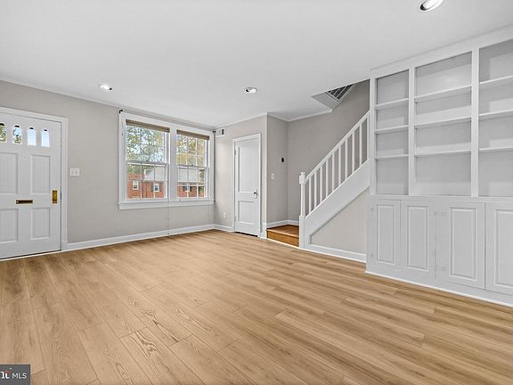 4th image of 1400 S Edgewood St APT 527