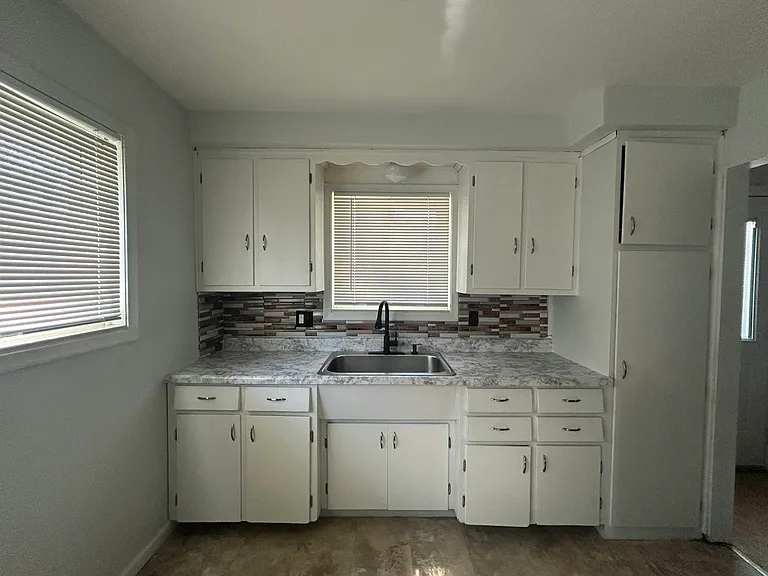 4987 Roosevelt Blvd — Photo 3