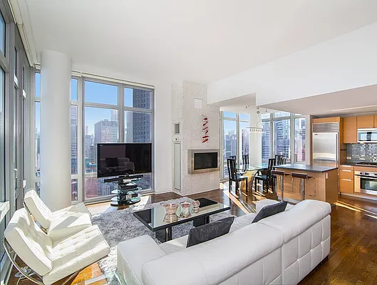 Rented by R New York | media 19