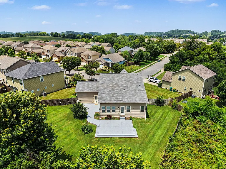 1046 Hemlock Dr — Photo 37