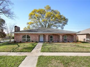 860 Hickory St, Gretna, LA 70056