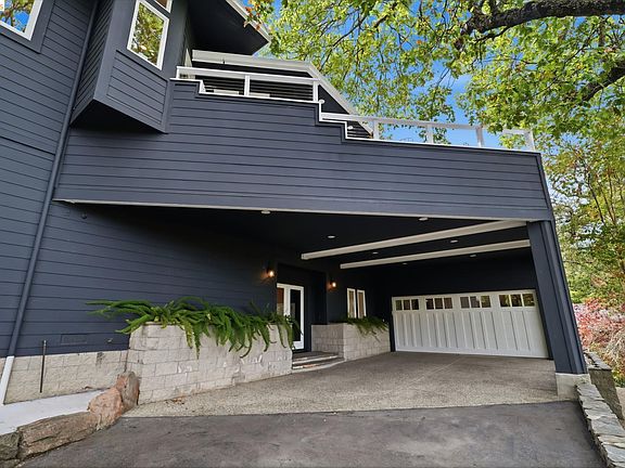 4th image of 857A Mountain View Dr