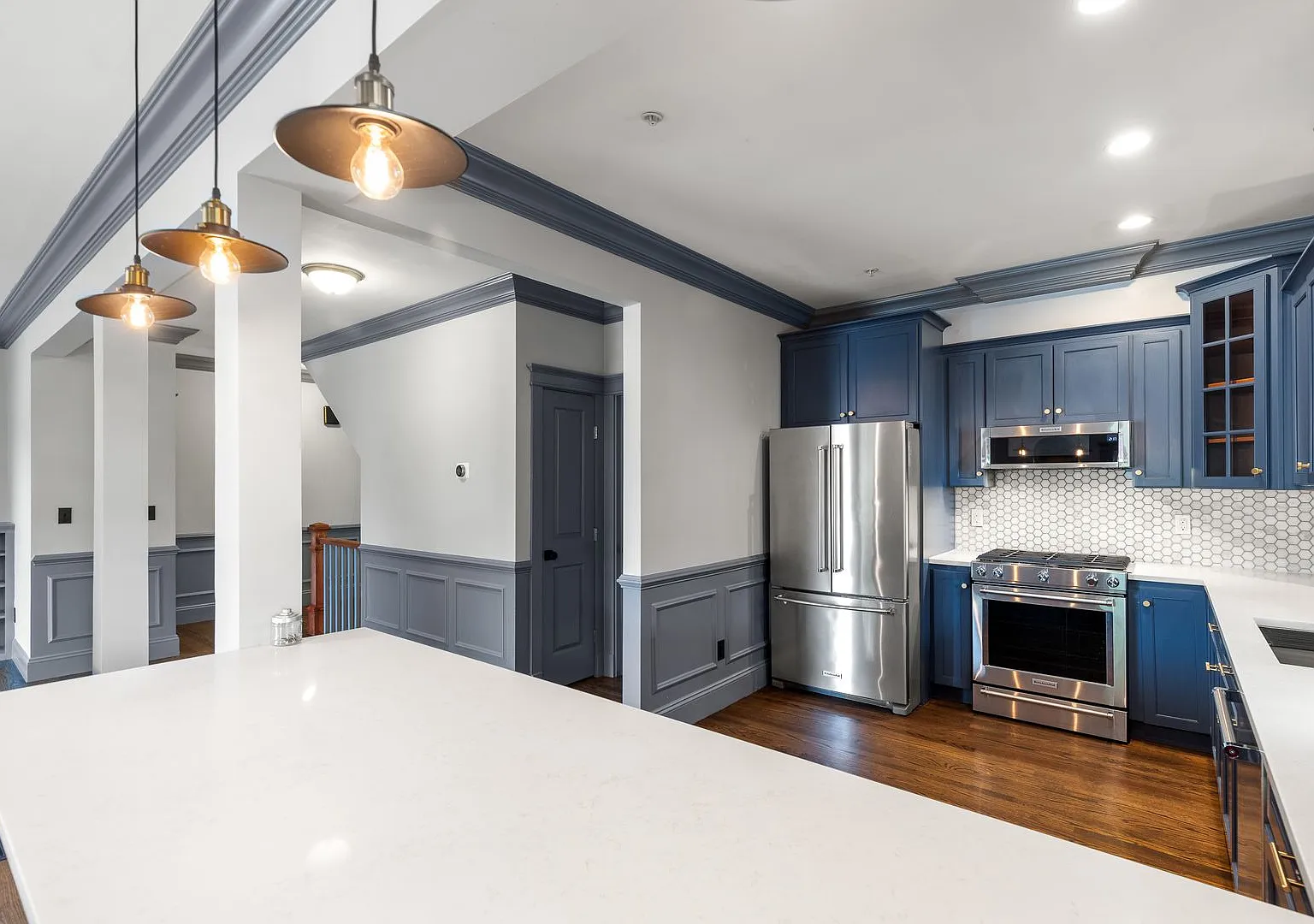 Luxury Quincy Center Townhome Rental Offering Refined Living, Premier Convenience, and Exceptiona... — Photo 3