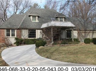 8946 Juniper St, Prairie Village, KS 66207