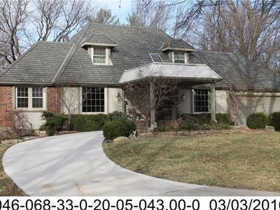 8946 Juniper St, Prairie Village, KS, 66207