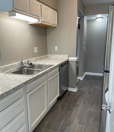 4th image of 4707 Ashbury Ln
