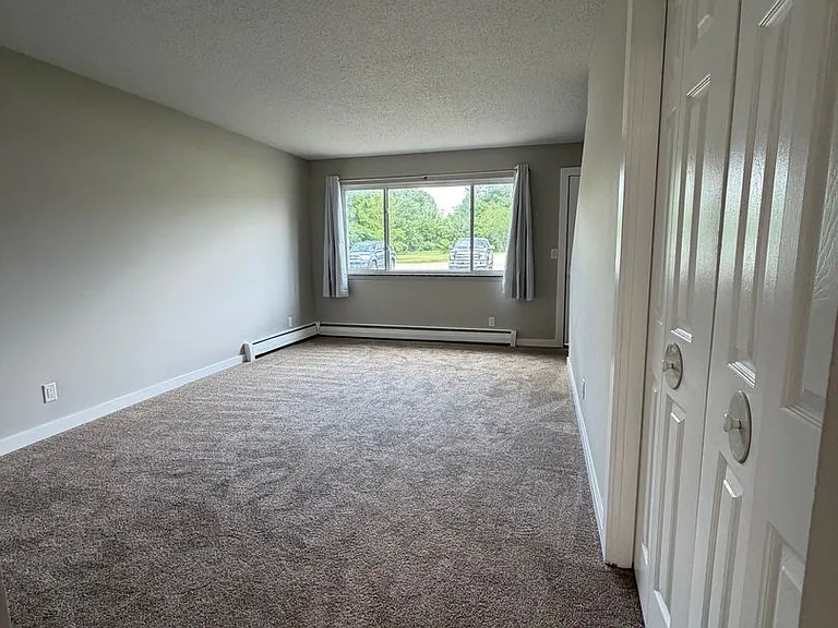 6438-6692 Martinie Dr — Photo 4