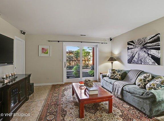 5th image of 2134 N Lakewood Ave