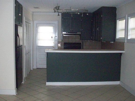 2nd image of 2004 Barrancas Ave