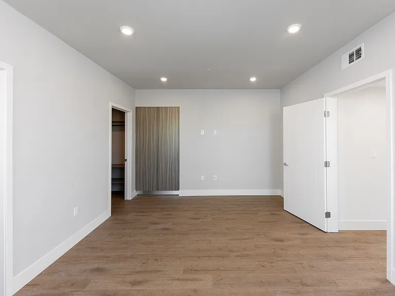 1070 S Holt Ave — Photo 24