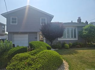 31 Oxford Rd, East Rockaway, NY 11518