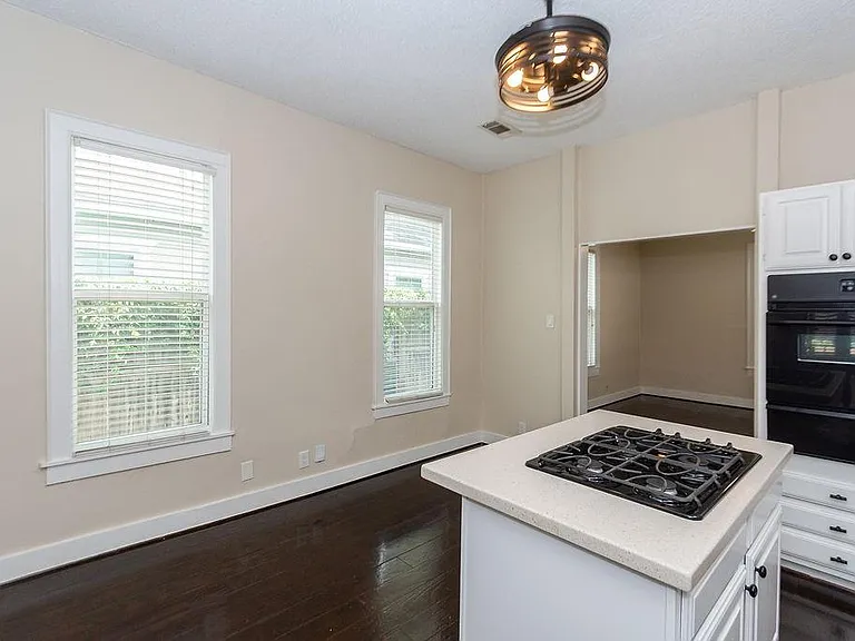 3909 Barnes St — Photo 9