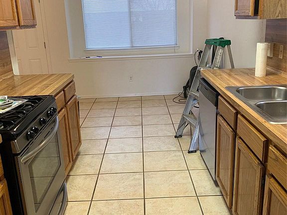 2nd image of 10901 Dogwood Dr