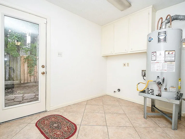 6702 Spring Leaf Dr — Photo 41