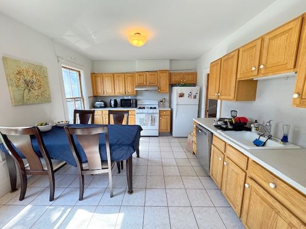 24 Brook St #2