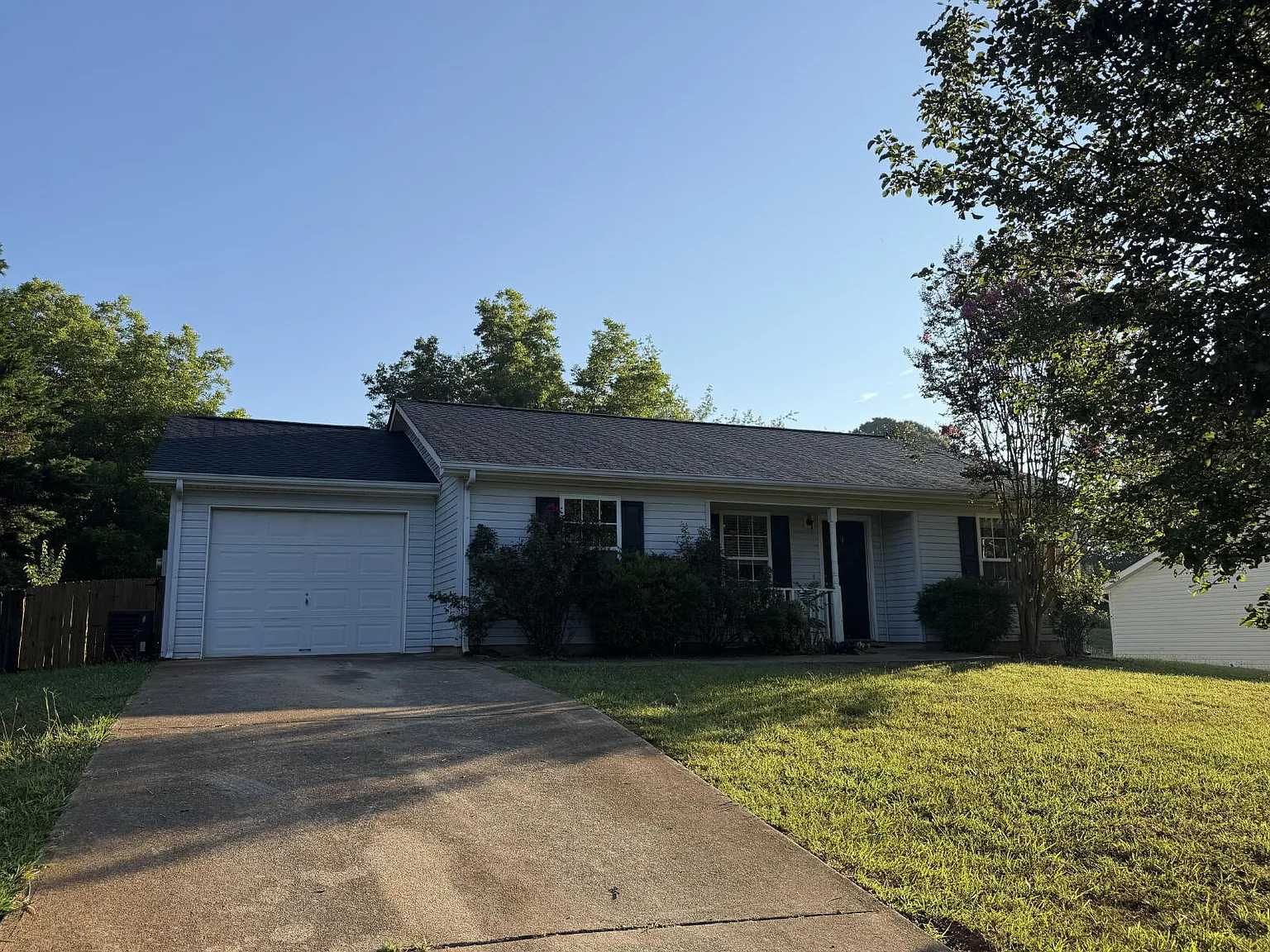 3 bed, 2.0 bath, 1196 sqft, $1,540 — Photo 2