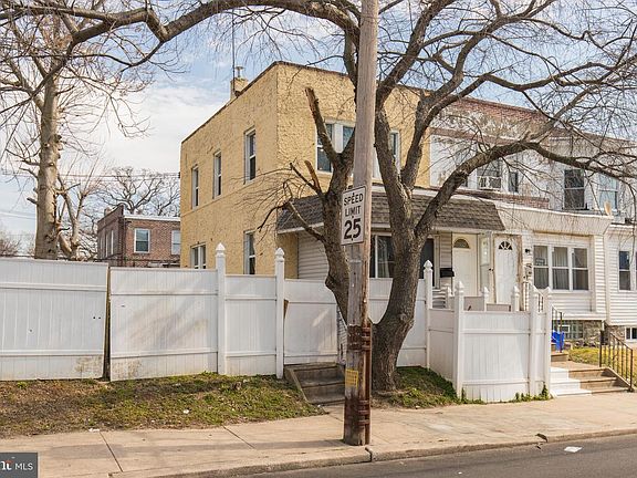 3rd image of 2623 S Lloyd St