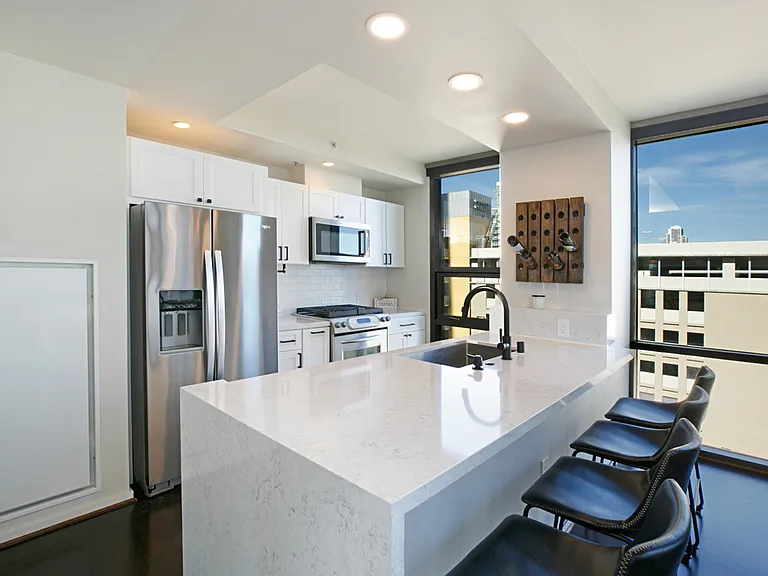 350 11th Ave #931 — Photo 8