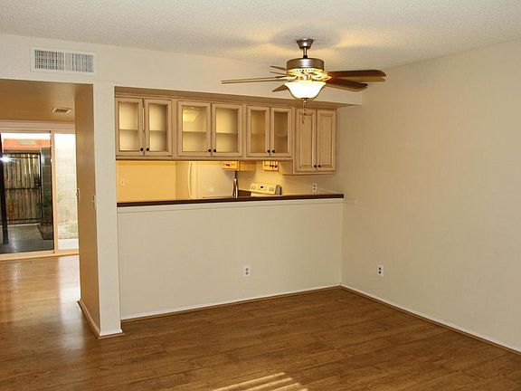5th image of 2837 E Beck Ln Unit 2