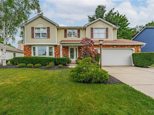 30 Independence Dr, Lockport, NY 14094