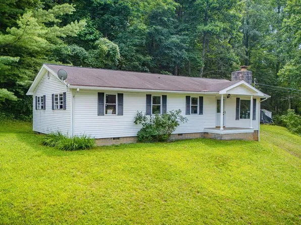 1254 McGuire Valley Rd, Cedar Bluff, VA 24609