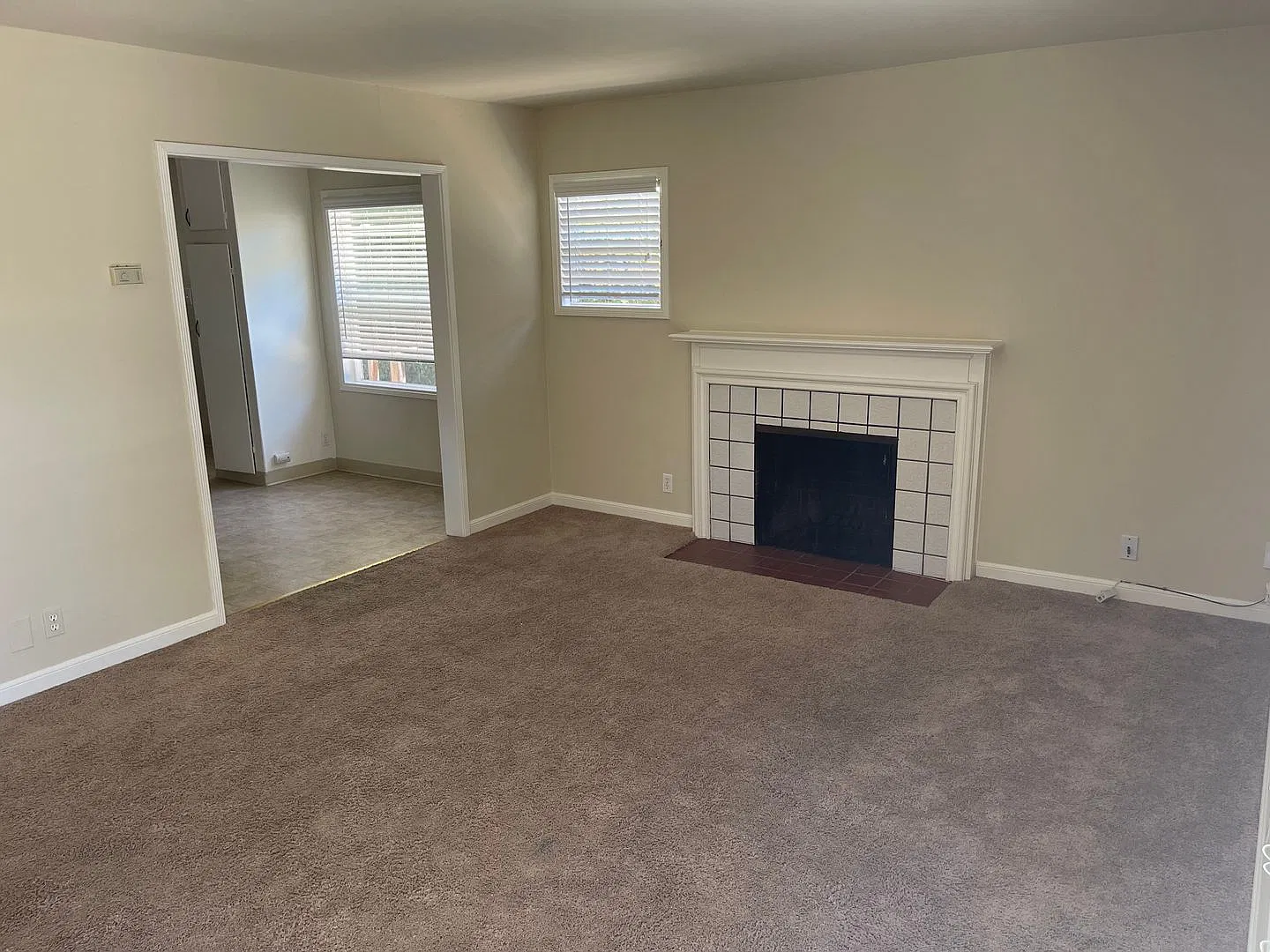 Charming 3-Bedroom Home with a Spacious Backyard — Photo 3
