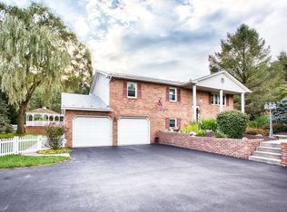 989 Park Estates Rd, Wind Gap, PA 18091