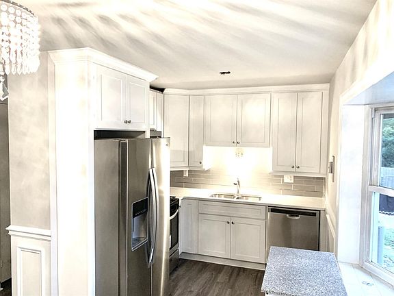 5th image of 3926 Mantell Ave