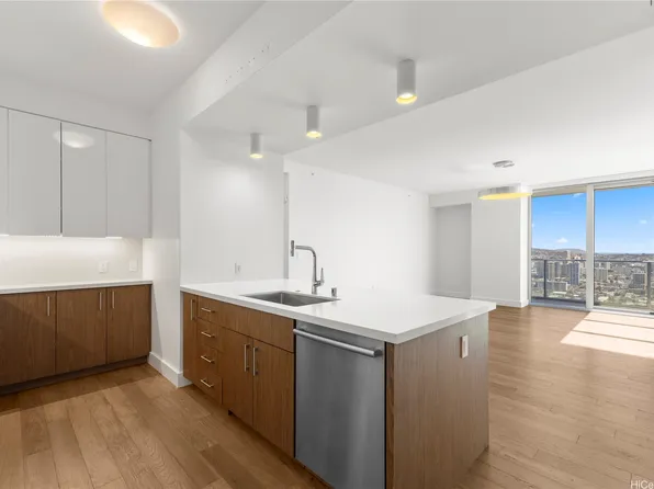 629 Keeaumoku St APT 3711, Honolulu, HI 96813