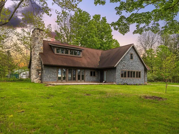 6675 Walker St, Benzonia, MI 49616