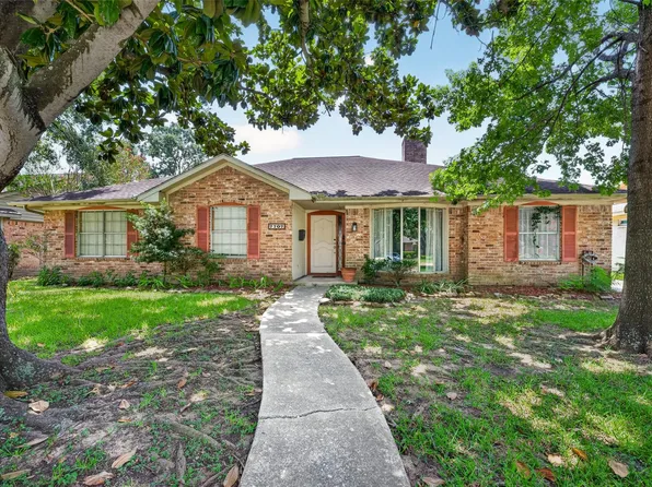 7707 Burning Hills Dr, Houston, TX 77071