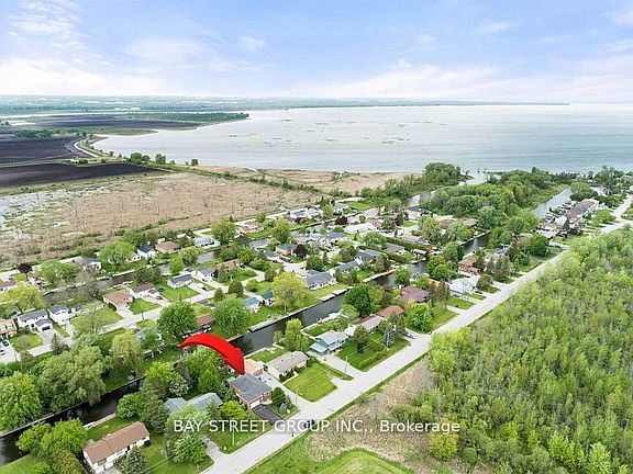 2nd image of 722 A Lake Dr S