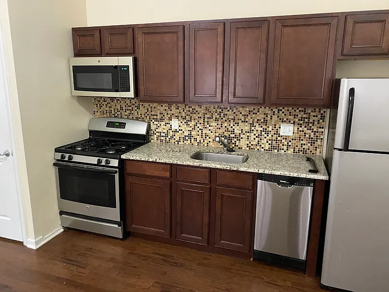 4724 Chestnut St #1R — Photo 6