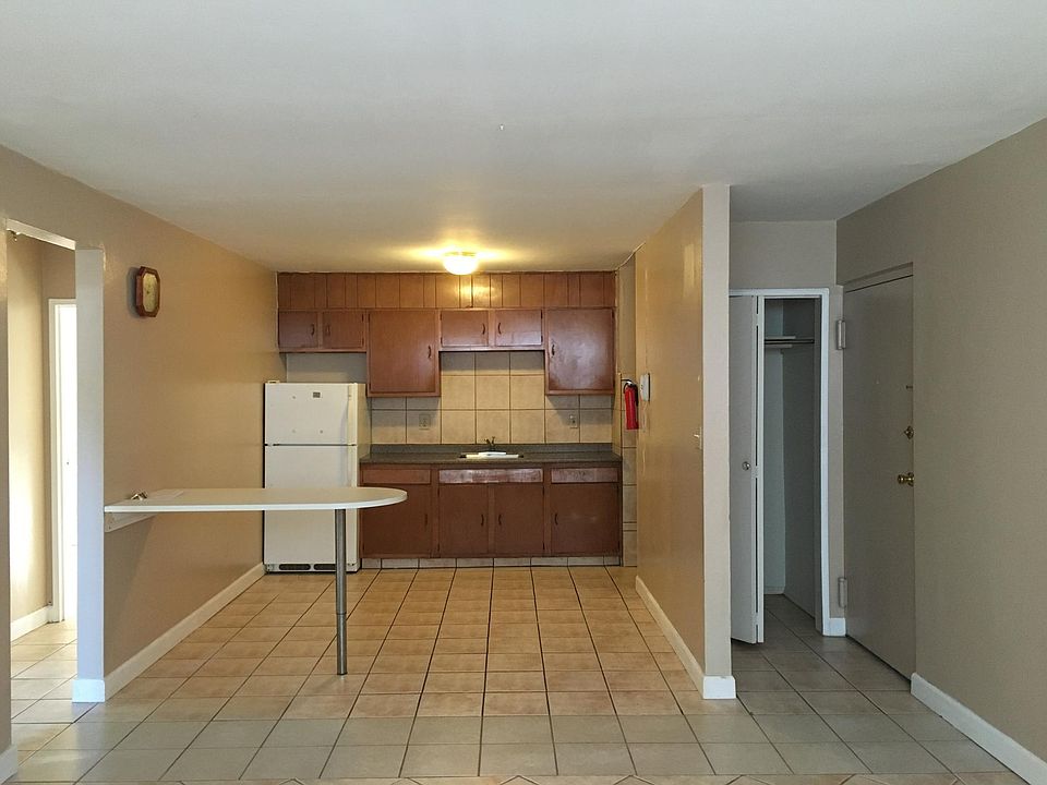 2nd image of 14 Laurel Pl APT 12