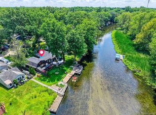 6415 Riverdale Rd, Whitmore Lake, MI 48189