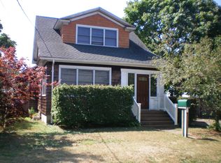 18 Udalia Rd, West Islip, NY 11795