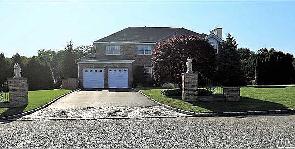 3rd image of 24 Chateau Dr