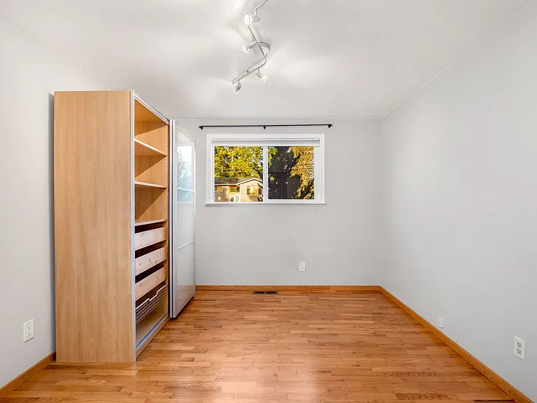 8635 NE 137th St — Photo 15