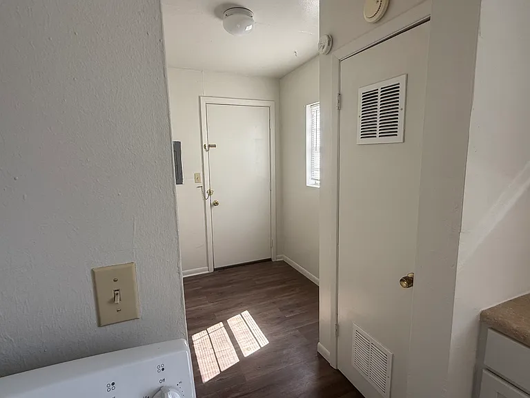 1802 1st Ave #B — Photo 5