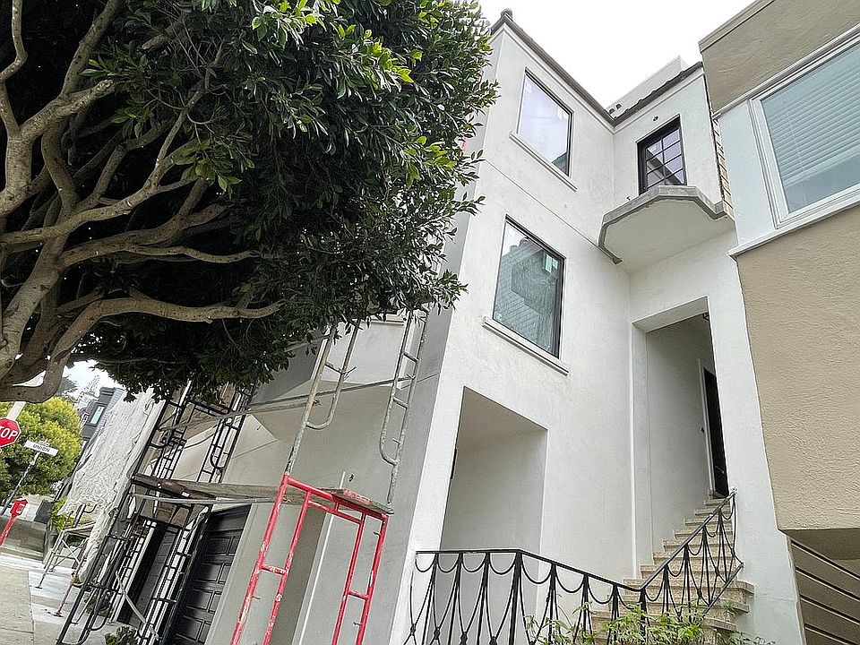 2nd image of 2711 Baker St