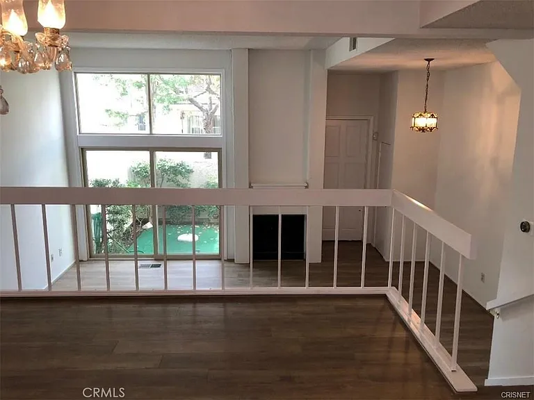22219 1/2 Erwin St #22219 — Photo 13