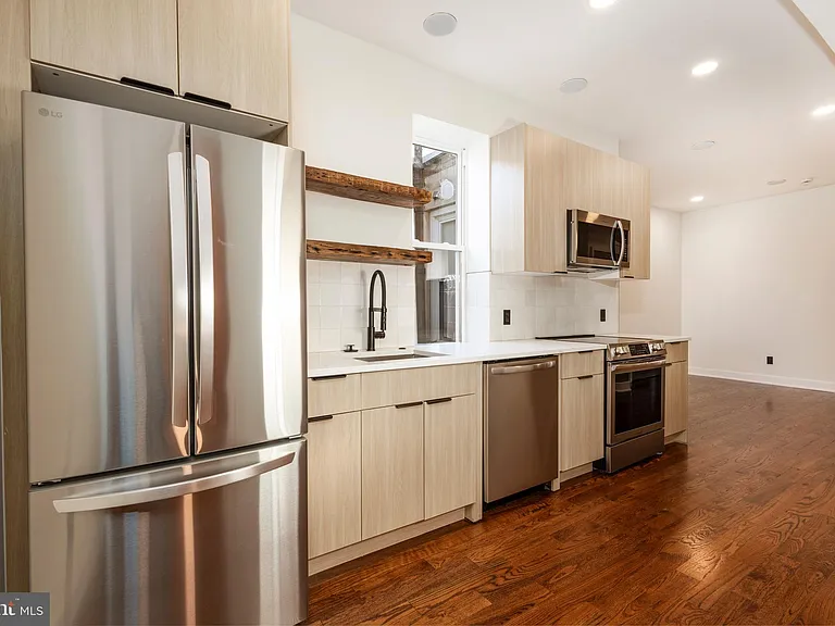 1613 N 33rd St #D — Photo 4