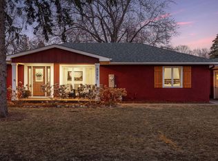 6291 Blue Jay Cir, Excelsior, MN 55331