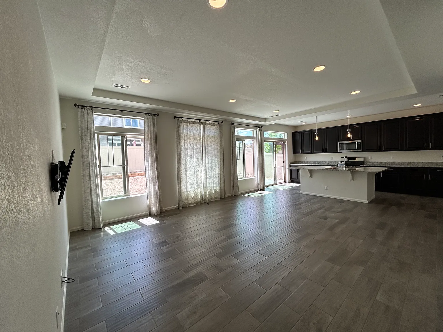 3 bed, 2.5 bath, 1805 sqft, $2,750 — Photo 2
