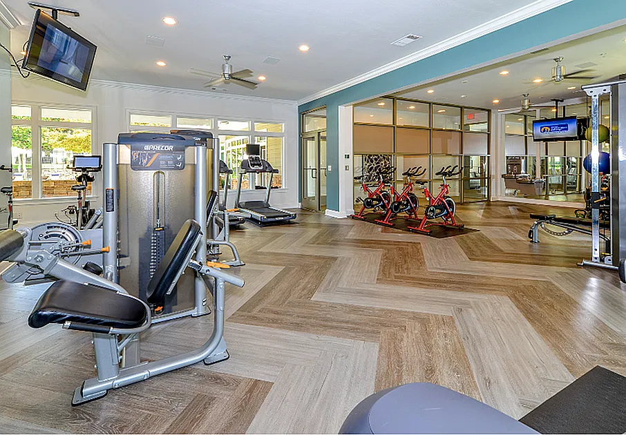 Avana North Point — Photo 4