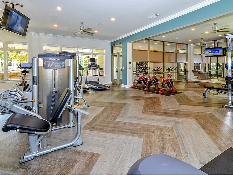 Avana North Point — Photo 15