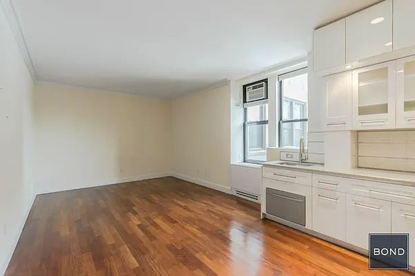 Sold by Bond New York | media 9